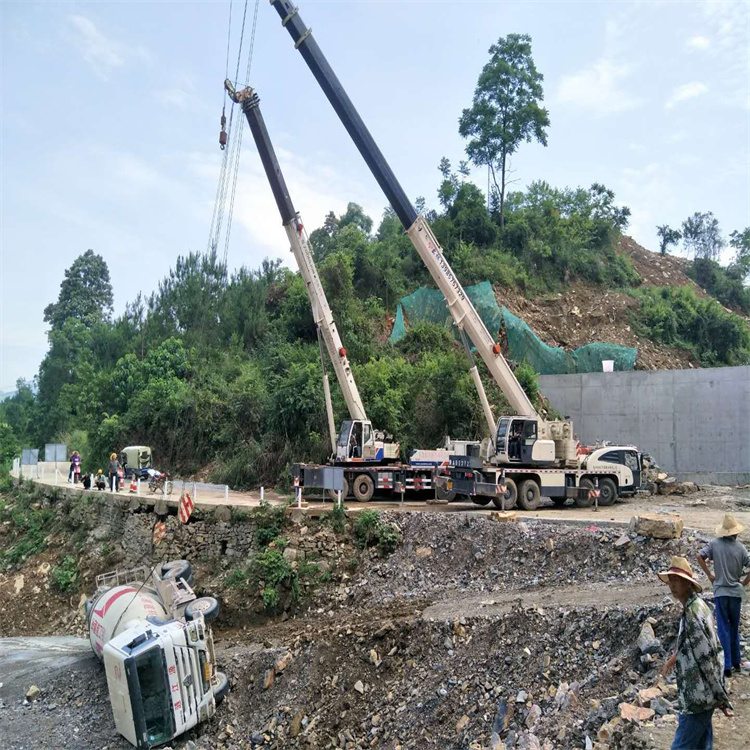 陕州汽车掉沟里叫吊车救援要多少钱